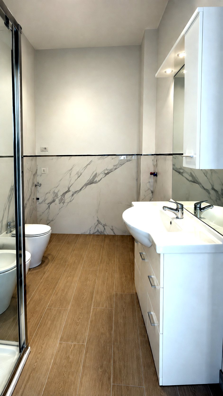 Bagno del monolocale al primo piano di Pontelambro, completato, foto reale